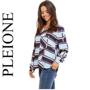 Pleione Blue geometric V-neck blouse Sz L